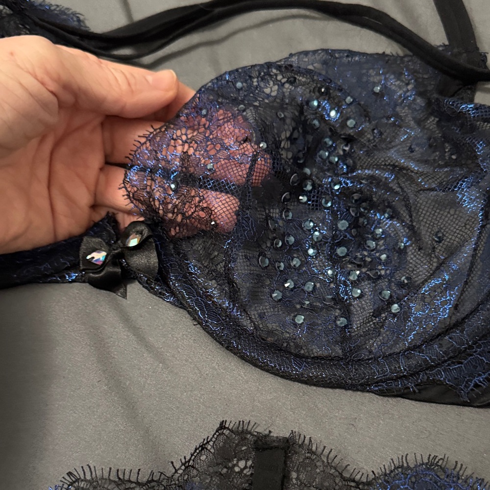 Victoria's Secret Midnight Blue Lace Bra Set - Picture 5 of 12